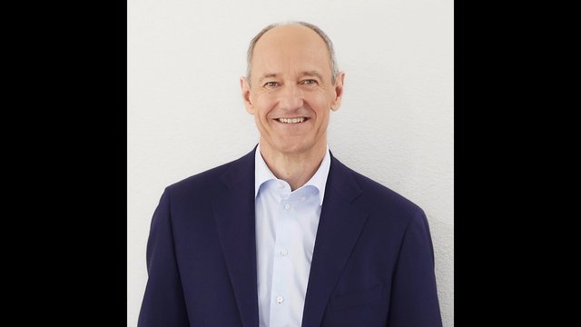 Siemens President & CEO Roland Busch, “How AI Is Transforming Manufacturing”